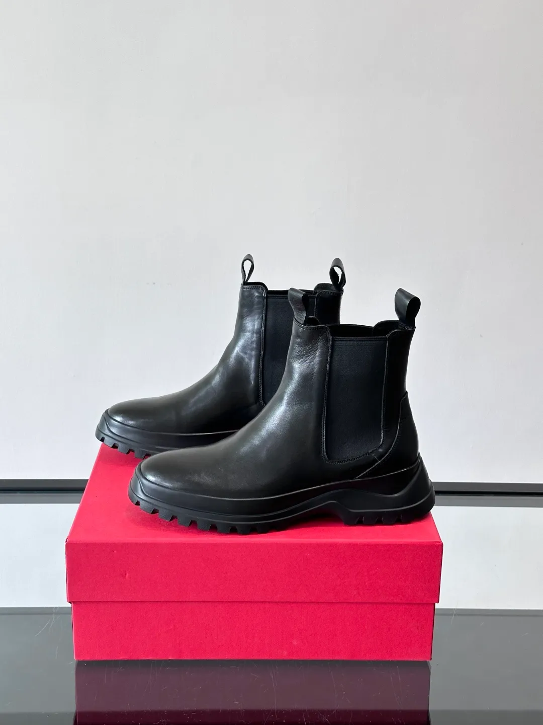 Men's men's shoes 💰960 FERRAGAMO Chelsea boots, super A Chelsea shoes equipped with thick outsole, minimalist design exudes modern charm. Imported leather surface, good texture, leather lining, easy to wear!  size: 39-44 (38.45.46 customized)